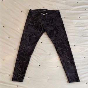 Old Navy black & white athletic leggings XL